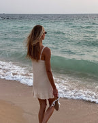 Vestido  Sara – Mini de Playa Tejido con Escote Halter y Volantes