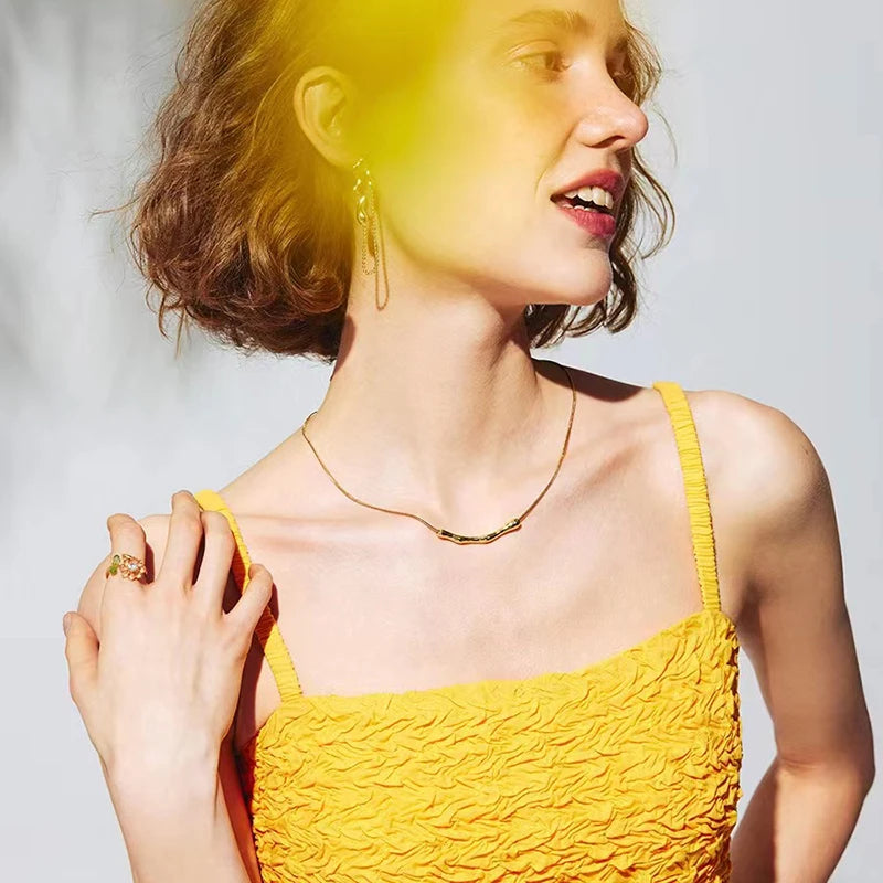 Collar Valeria – Collar Corto de Acero Inoxidable con Acabado Dorado