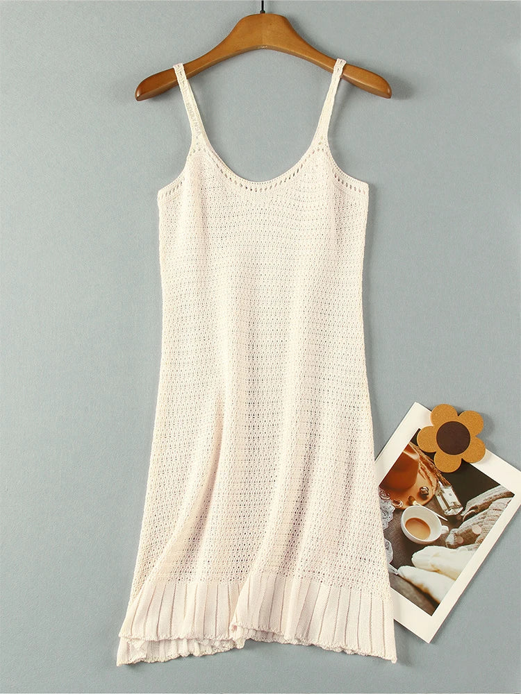Vestido  Sara – Mini de Playa Tejido con Escote Halter y Volantes